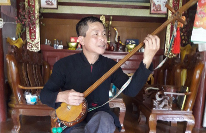 Nghệ nhân Hà Văn Nguyện gắn bó với cây đàn tính và điệu hát then của người Tày.